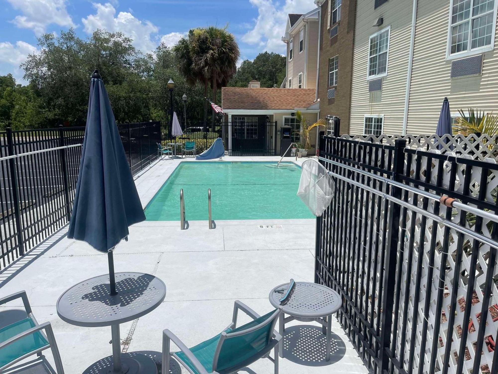 Mainstay Suites Tampa Moffitt-Usf Temple Terrace Exterior photo